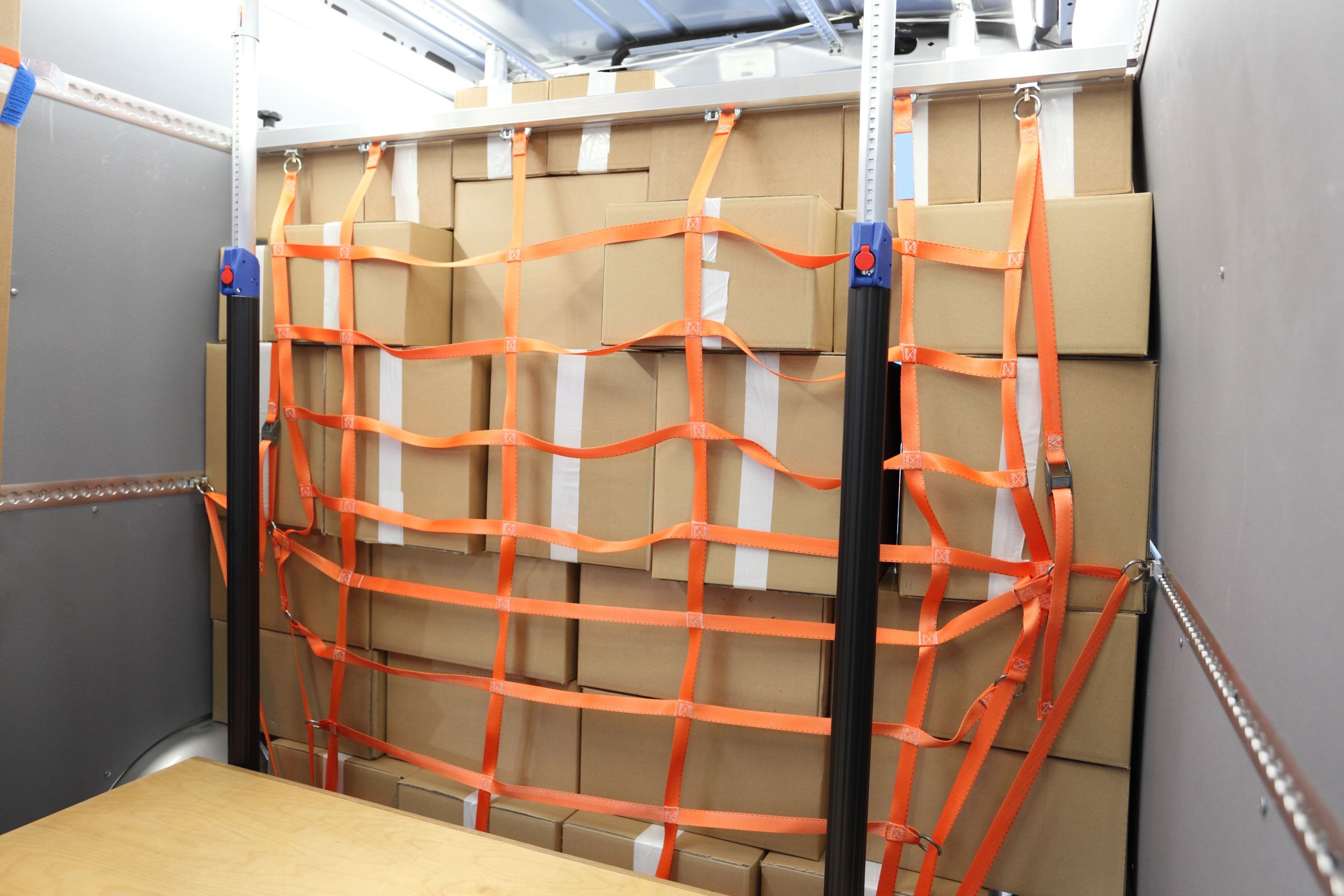 15641721 – load securing in a delivery truck